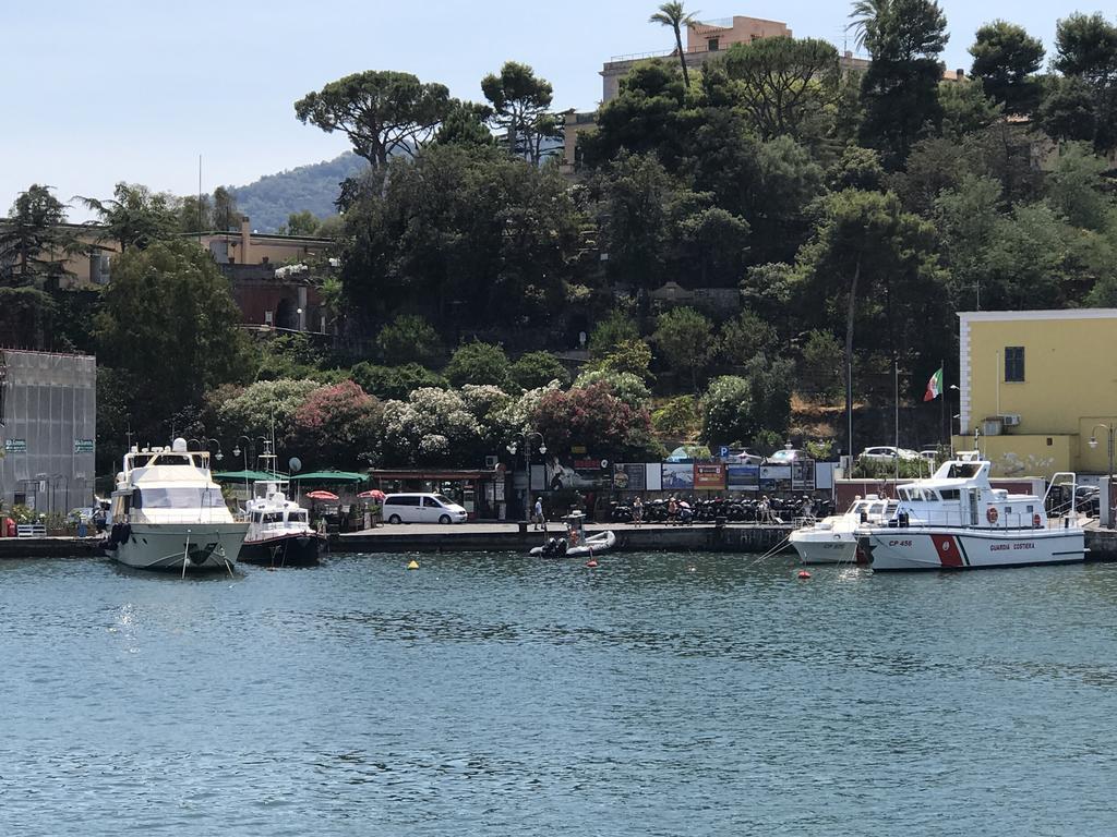 Апартаменты L'Approdo Di Dante Неаполь Экстерьер фото